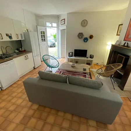 Casa de Férias Charmante Maison La Source 2p 50m2 Quartier Paul Bert *