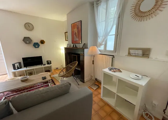 Casa de Férias Charmante Maison La Source 2p 50m2 Quartier Paul Bert *