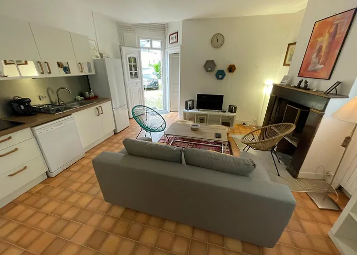 Casa de Férias Charmante Maison La Source 2p 50m2 Quartier Paul Bert *